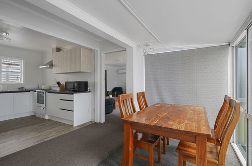 Photo 6 - 3 Bedroom In Papatoetoe w Parking - Wifi