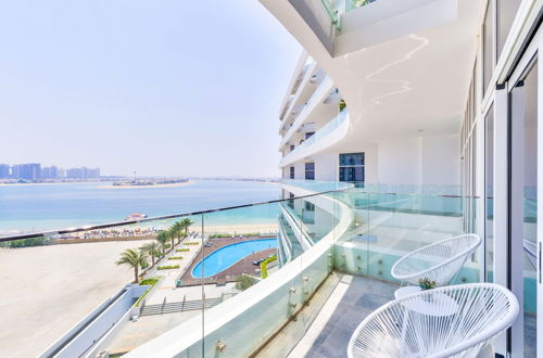 Foto 43 - Ultra Luxury Palm - Mina Azizi Beachfront - Private Beach and Pool