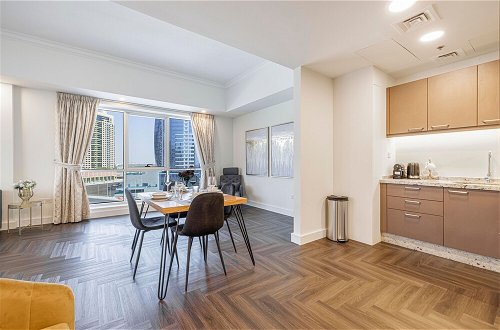 Foto 11 - Luxurious And Stylish 1br With Amazing City Views
