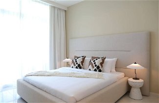 Photo 2 - Luxury Furnished 2br. Full Sea And Marina View