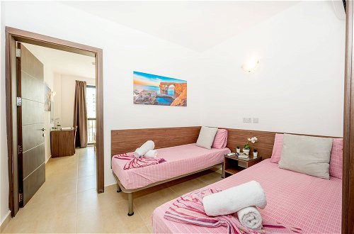 Foto 4 - Sea Bliss 1 Bedroom Apartments by Getawaysmalta