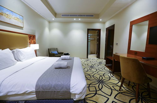 Photo 37 - Lotaz Hotel Suites - Al Salamah