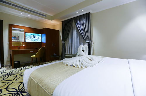 Photo 17 - Lotaz Hotel Suites - Al Salamah