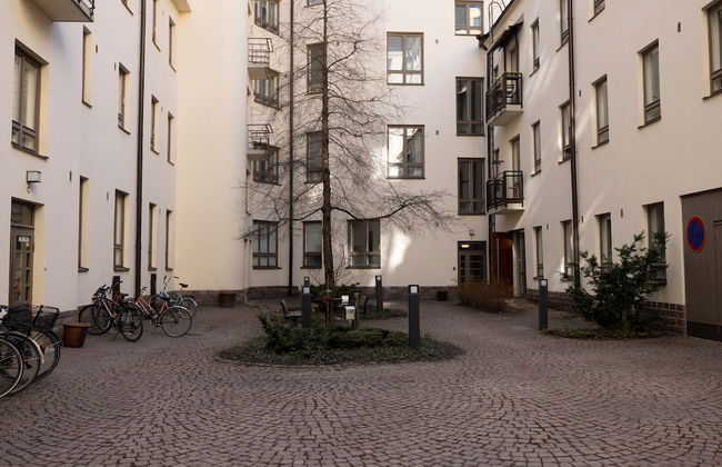 2ndhomes Gorgeous Courtyard Home w Sauna - Photo 25