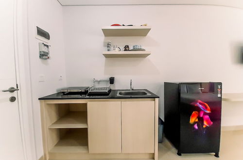 Foto 7 - Cozy Studio Room At Barsa City Apartment