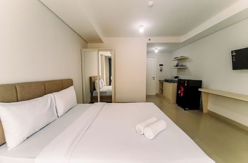 Photo 5 - Cozy Studio Room At Barsa City Apartment