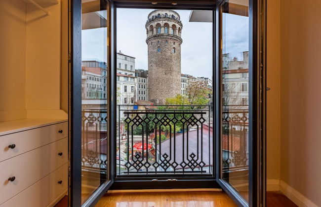 Exceptional Flat With Galata Tower View in Beyoglu - Photo 1