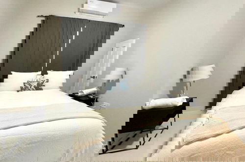 Photo 3 - Breathtaking 3-Br Beachside Apt