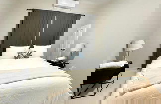 Photo 3 - Breathtaking 3-Br Beachside Apt