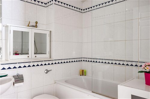 Foto 15 - Modern 3-bed 2-bath House in Belgravia