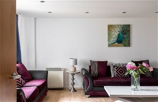 Photo 2 - Picktheplace Imperial Wharf 2bed Apartment