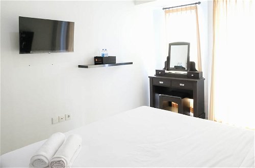 Foto 3 - Comfy And Modern Studio (No Kitchen) At Orchard Supermall Mansion Apartment