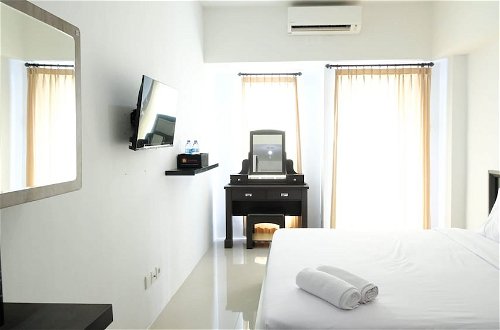 Photo 17 - Comfy And Modern Studio (No Kitchen) At Orchard Supermall Mansion Apartment