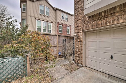 Photo 5 - 2,500 Sq Ft Townhome - Walk to Central River Oaks