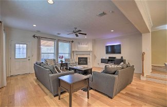 Foto 1 - 2,500 Sq Ft Townhome - Walk to Central River Oaks