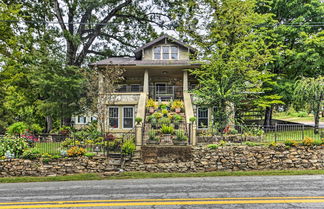 Foto 1 - Historic 'hardy House' on Main Street w/ Fire Pit