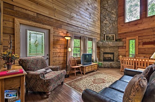 Foto 2 - Cabin With 22 Acres & Patio - 3 Mi to Blowing Rock
