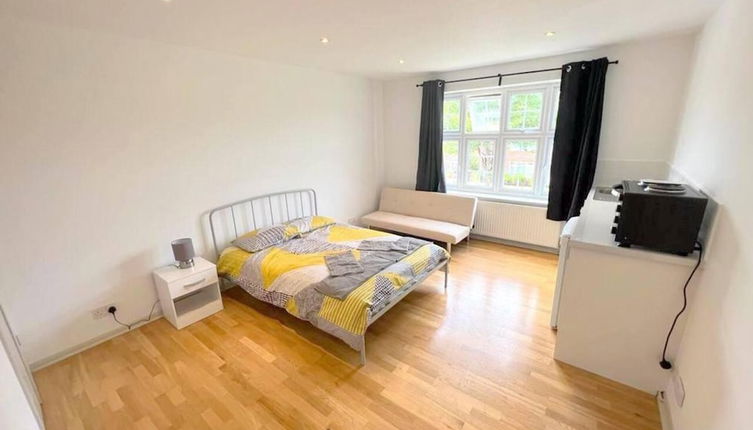 Foto 1 - Large Triple Studio in South London - Sutton