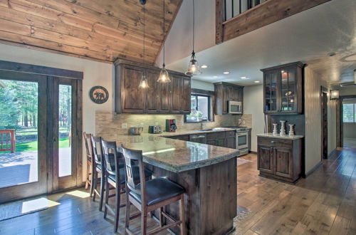 Photo 5 - Pinetop Cabin: Hot Tub, Deck, Grill, & Game Room