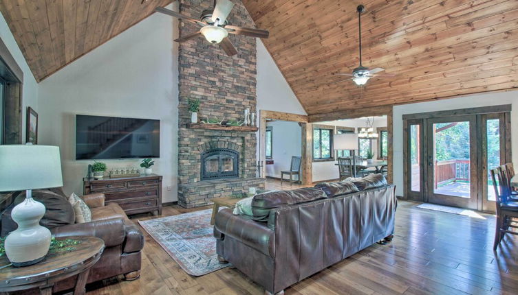 Photo 1 - Pinetop Cabin: Hot Tub, Deck, Grill, & Game Room