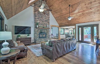 Photo 1 - Pinetop Cabin: Hot Tub, Deck, Grill, & Game Room