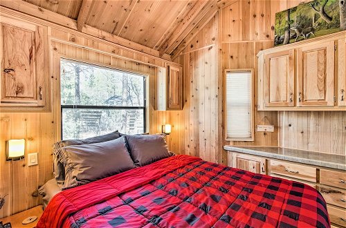 Foto 6 - Cozy Cabin Vacation Rental in Lakeside