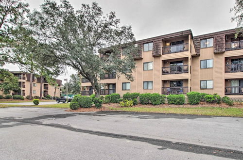 Photo 10 - Hilton Head Condo w/ Balcony & Pool, Walk to Beach