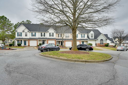 Foto 6 - Centrally Located Townhome in Greensboro