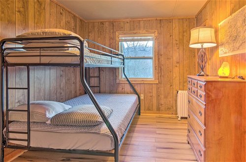 Foto 23 - Peaceful Spruce Pine Cabin on 8 Acres w/ 2 Decks
