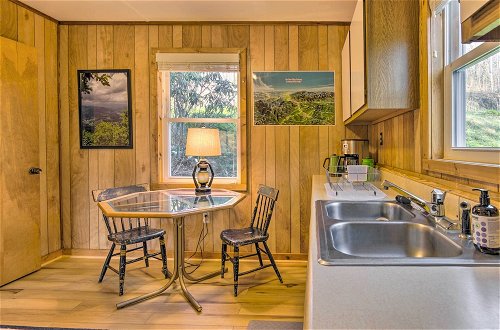 Foto 13 - Peaceful Spruce Pine Cabin on 8 Acres w/ 2 Decks