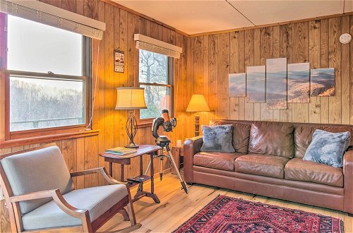 Foto 15 - Peaceful Spruce Pine Cabin on 8 Acres w/ 2 Decks