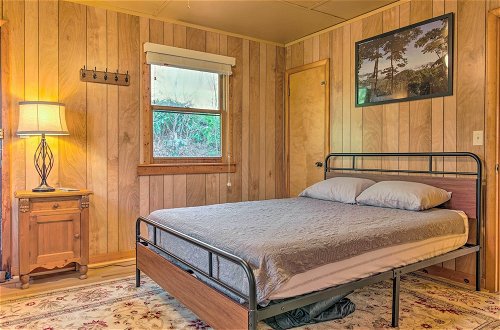 Foto 18 - Peaceful Spruce Pine Cabin on 8 Acres w/ 2 Decks