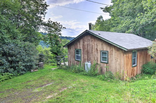 Foto 26 - Peaceful Spruce Pine Cabin on 8 Acres w/ 2 Decks