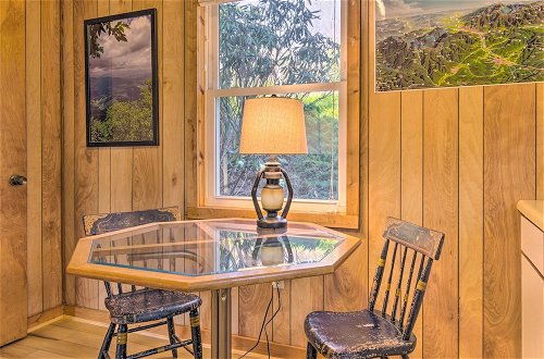 Foto 29 - Peaceful Spruce Pine Cabin on 8 Acres w/ 2 Decks