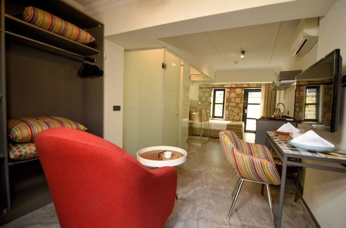 Photo 4 - Chic Studio Flat with Patio SARDUNYA