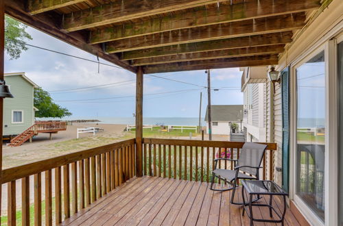 Foto 1 - Oak Harbor Lake Home w/ 4 Decks + Seating