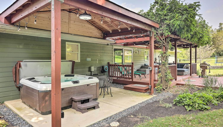 Foto 1 - Family-friendly Brookville Home w/ Hot Tub