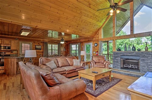 Photo 17 - Sevierville Cabin w/ Games, Hot Tub & 4 King Beds