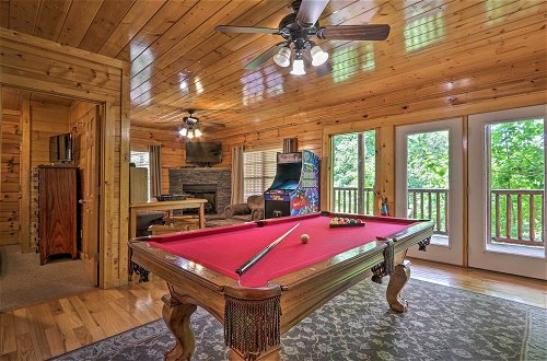 Photo 10 - Sevierville Cabin w/ Games, Hot Tub & 4 King Beds