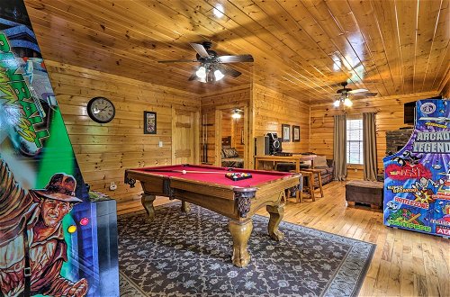 Photo 31 - Sevierville Cabin w/ Games, Hot Tub & 4 King Beds