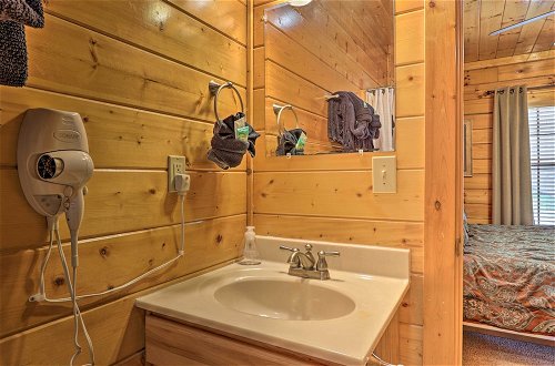 Photo 6 - Sevierville Cabin w/ Games, Hot Tub & 4 King Beds