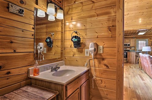 Photo 7 - Sevierville Cabin w/ Games, Hot Tub & 4 King Beds