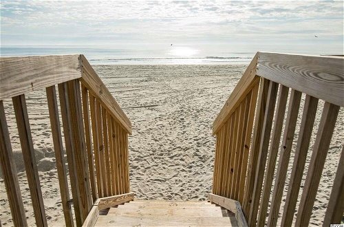 Foto 20 - Beach Getaway w/ Pool Access + Patio W/ocean View