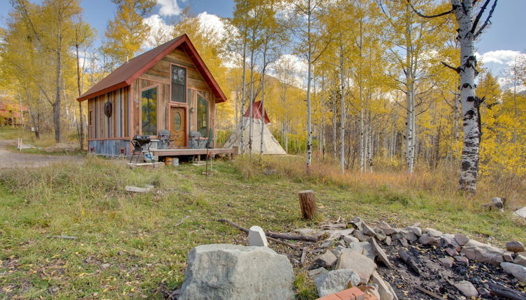 Foto 1 - Colorful Cabin w/ Teepee, Fire Pits & Mtn Views