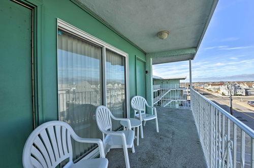 Foto 2 - Updated Oceanside Condo - 5 Miles to Cape May