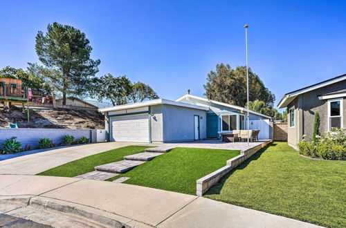 Foto 8 - Sunny Orange County Abode w/ Fire Pit & Backyard