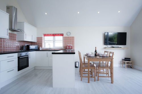 Photo 11 - Bluebird - 2 Bedroom Apartment - Pendine