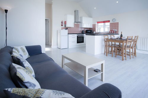 Photo 13 - Bluebird - 2 Bedroom Apartment - Pendine