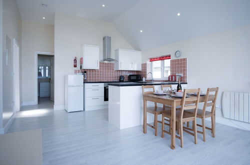 Photo 20 - Bluebird - 2 Bedroom Apartment - Pendine