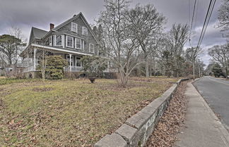 Photo 3 - Vineyard Haven House - Easy Access to Beaches